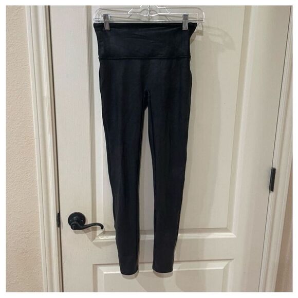 SPANX Faux Leather Leggings size medium - Picture 2 of 5